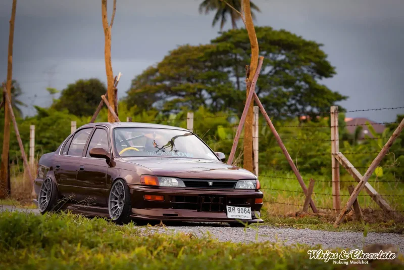 Тойота Corolla ae100