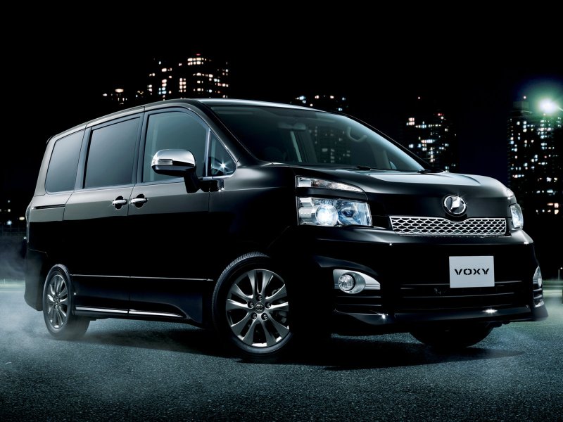 Toyota Voxy 2011