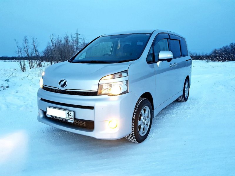 Toyota Voxy (Тойота Вокси)