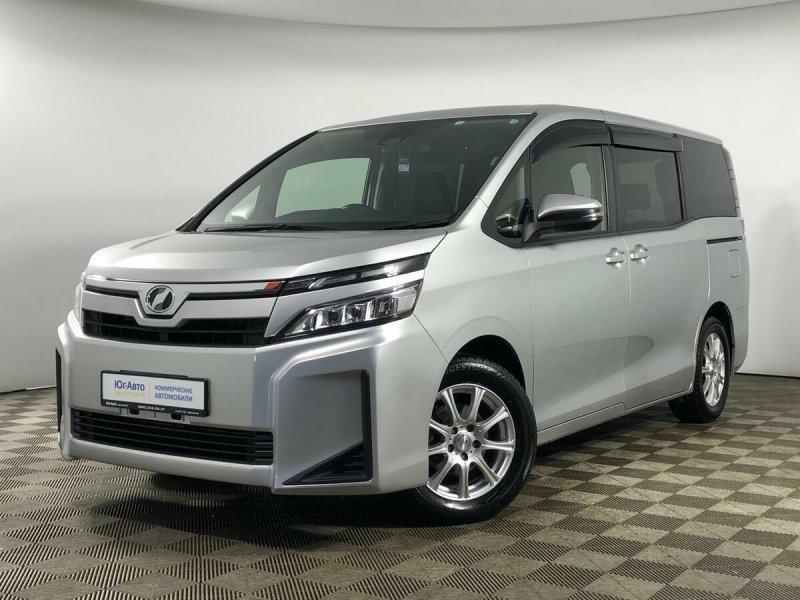Toyota Voxy 2017
