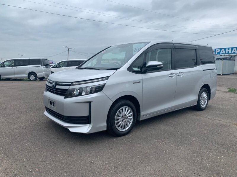 Toyota Voxy 2014 1.8 Hybrid