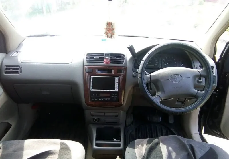 Toyota Gaia багажник