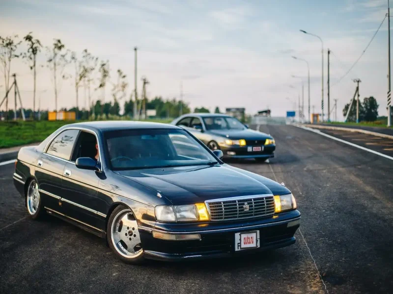 Toyota Crown 140