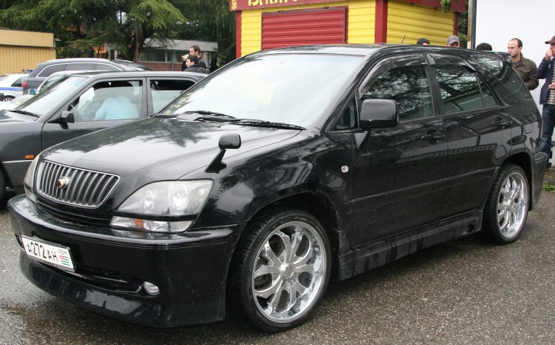 Toyota Harrier r18