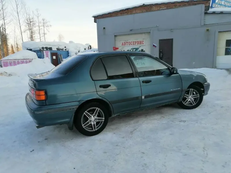 Toyota Corsa седан