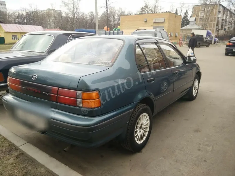 Toyota Corsa седан