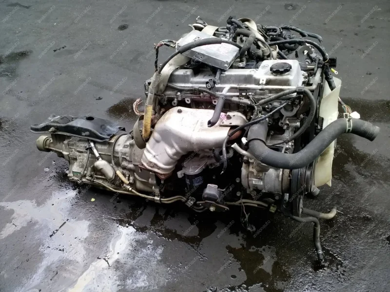 Toyota ist моторный отсек