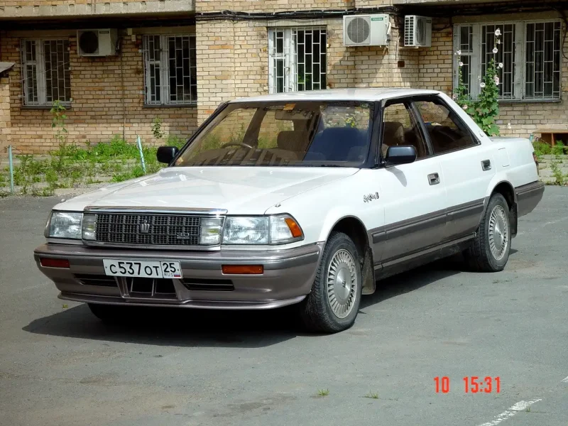 Тойота Crown 1990