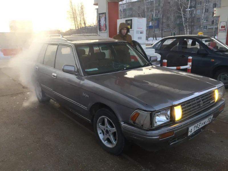 Toyota Crown универсал 1990