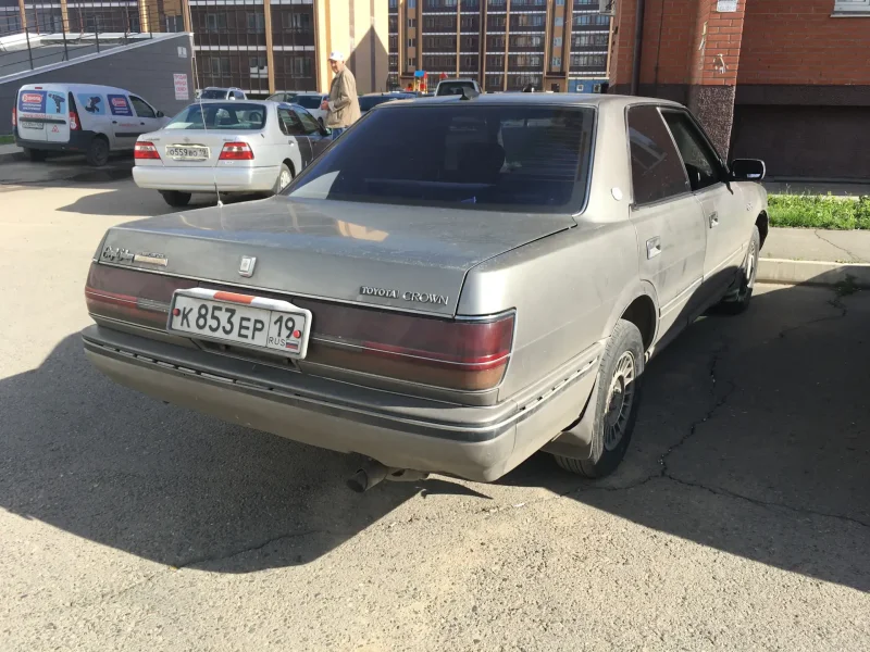 Toyota Crown 1990 седан