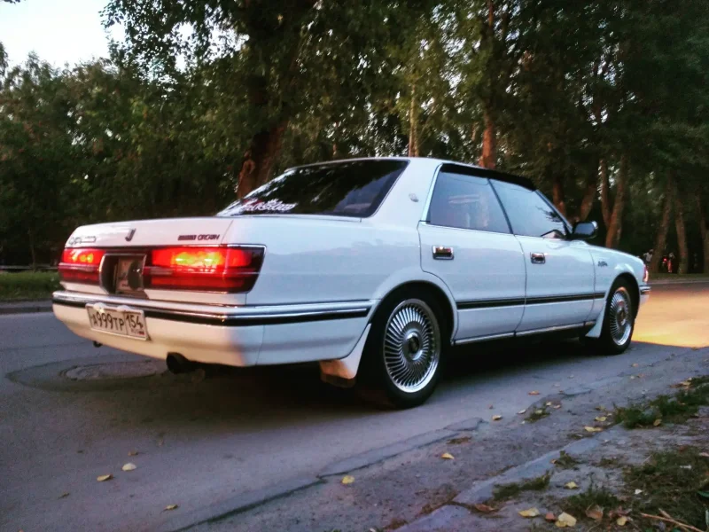 Toyota Crown s130 1989