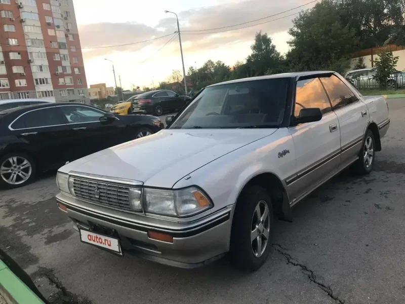 Toyota Crown s130 седан