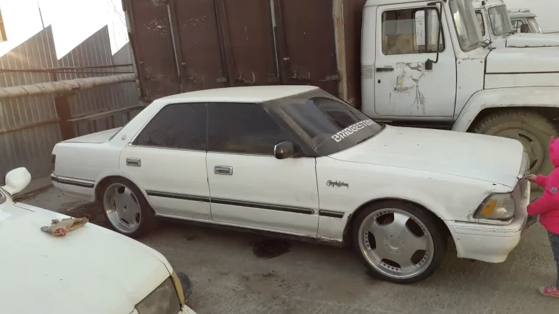 Toyota Crown 130 18 колеса