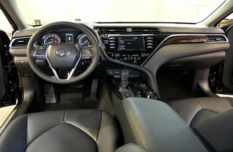 Toyota Camry 70 салон