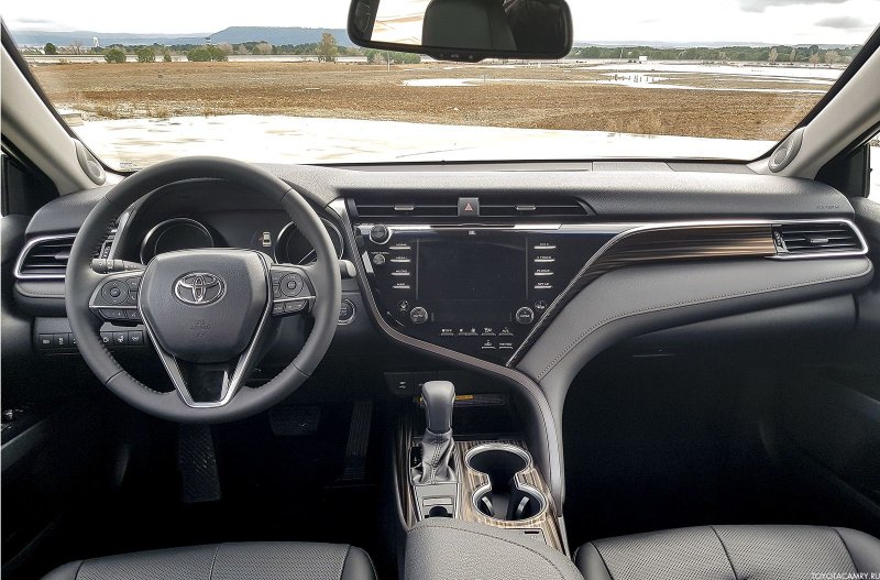 Toyota Camry 2018 салон