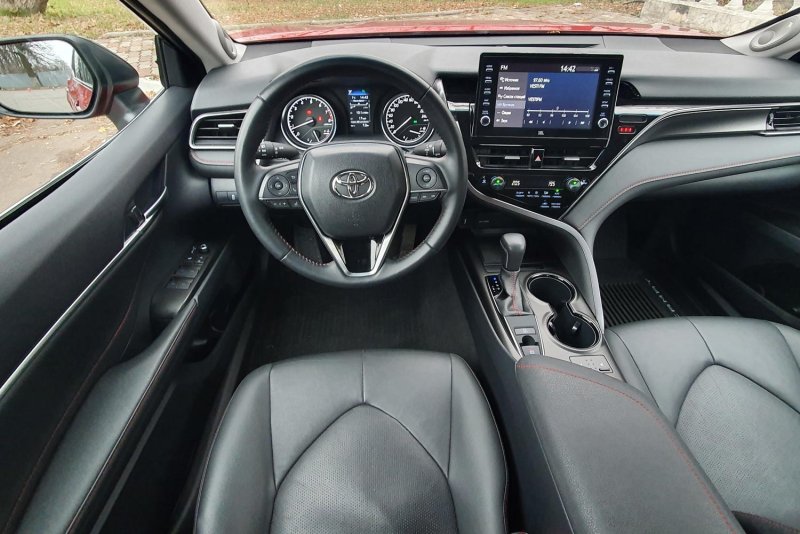 Toyota Camry 2023 салон