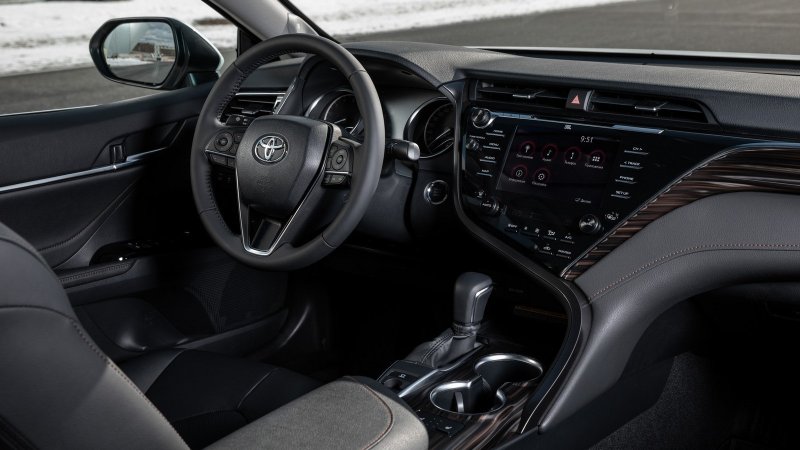 Toyota Camry v70 интерьер