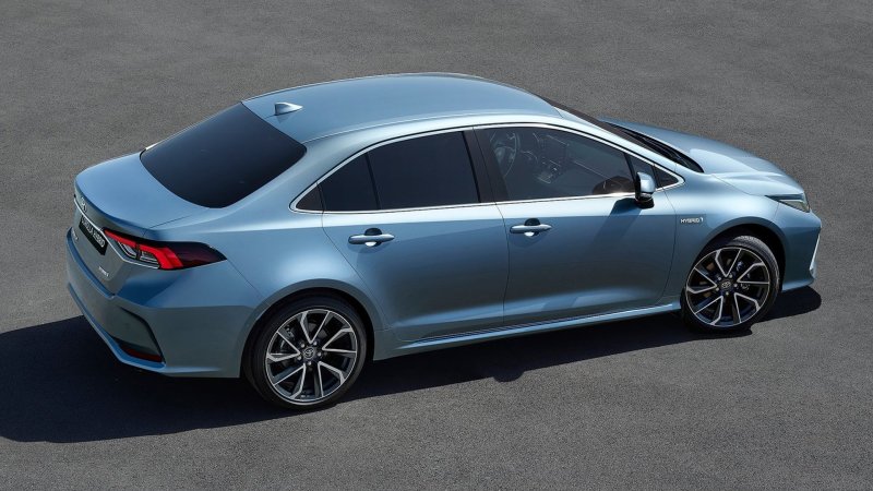 Toyota Corolla 2019 гибрид