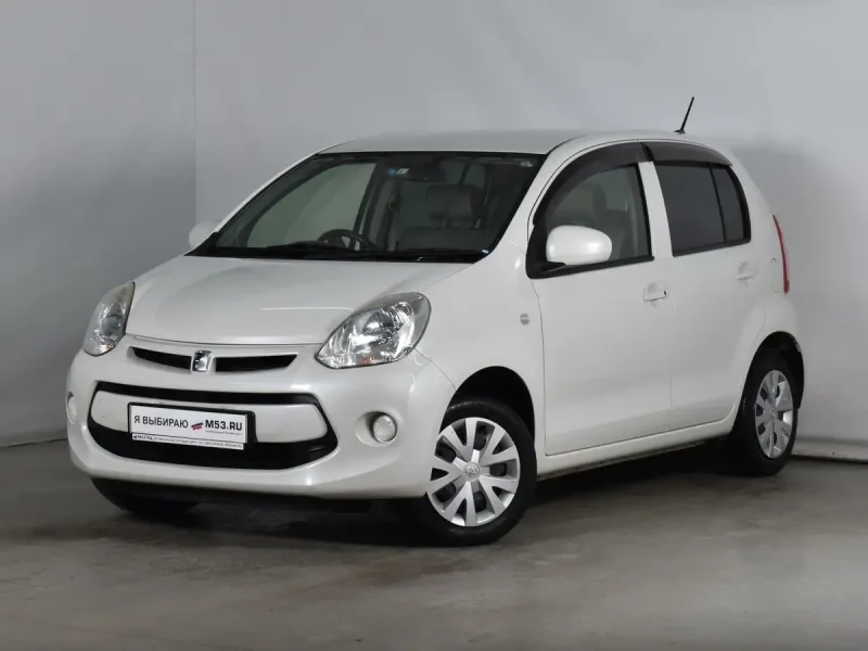 Toyota passo Hana 2015