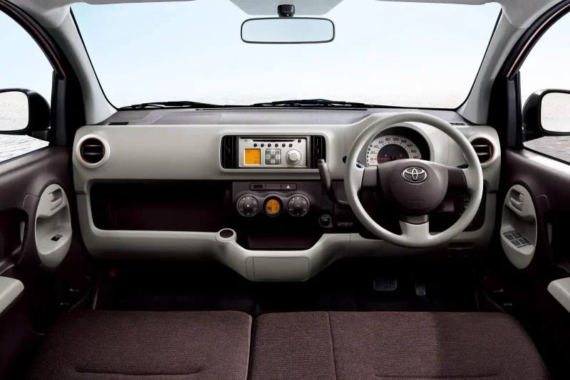 Toyota passo Hana 2015