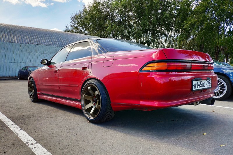 Toyota Mark 90 красный