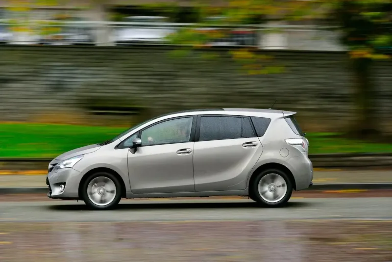 Toyota Verso 2012 салон