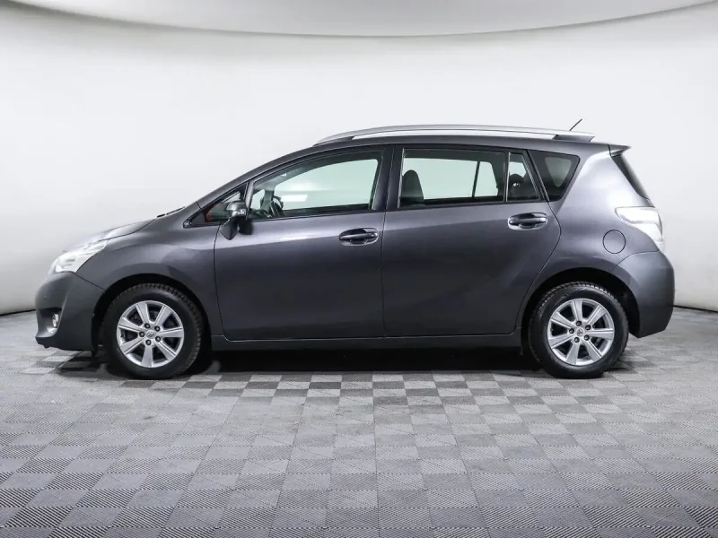 Toyota Verso 2014 салон