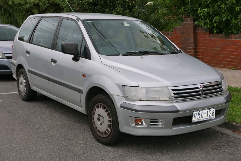 Mitsubishi Chariot Grandis III