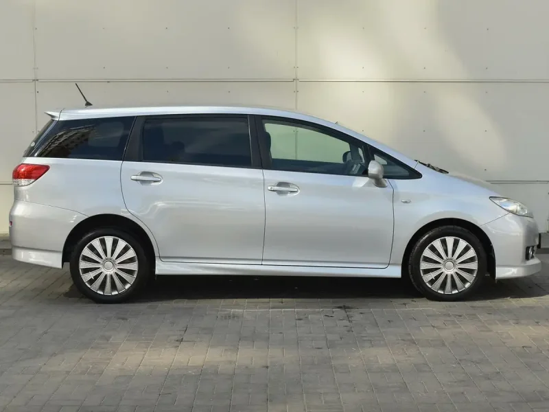 Toyota wish 2011. Toyota Wish 2. Тойота Виш 2012. Виш Виш 2011.