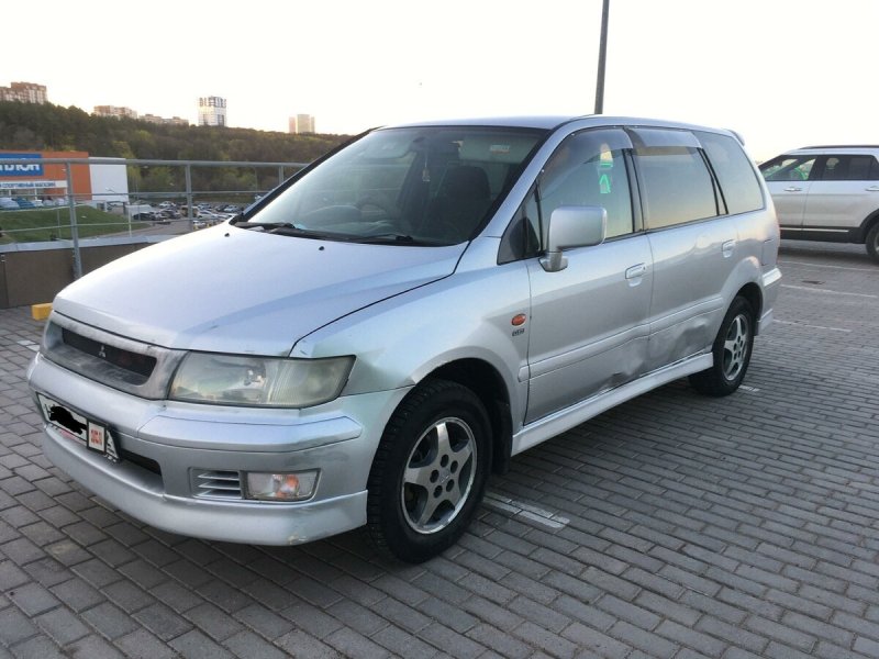 Mitsubishi Chariot Grandis 2000