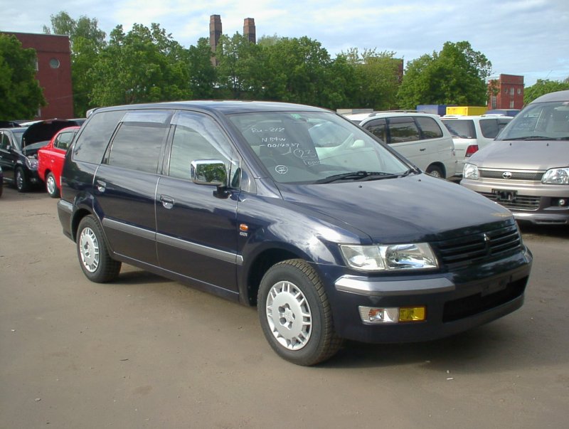 Мицубиси Шариот 1998