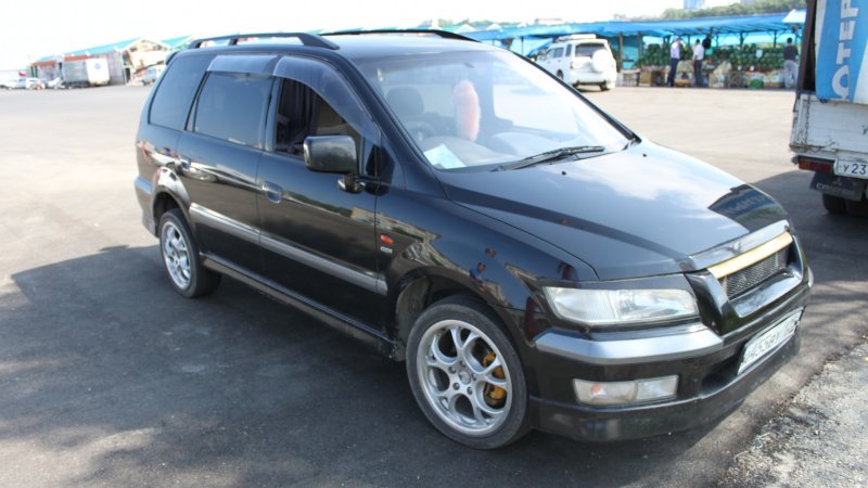 Митсубиси Грандис 2001