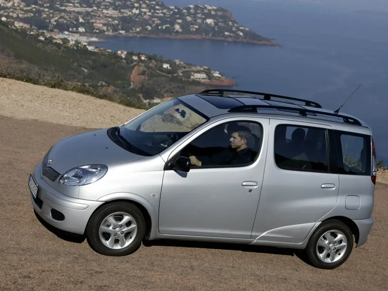 Toyota Yaris Verso 2001