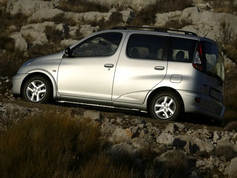 Toyota Yaris Verso 2003