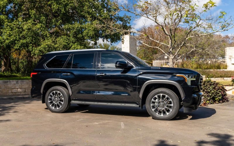 Toyota Sequoia 2022