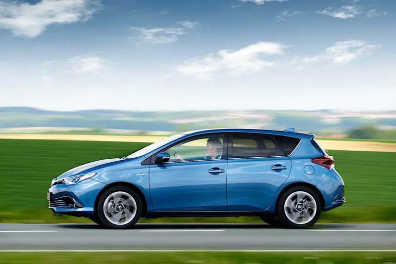 Toyota Auris Hybrid 2015