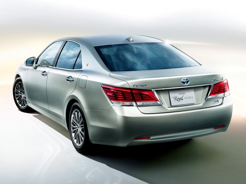 Toyota Crown s210 Royal Saloon