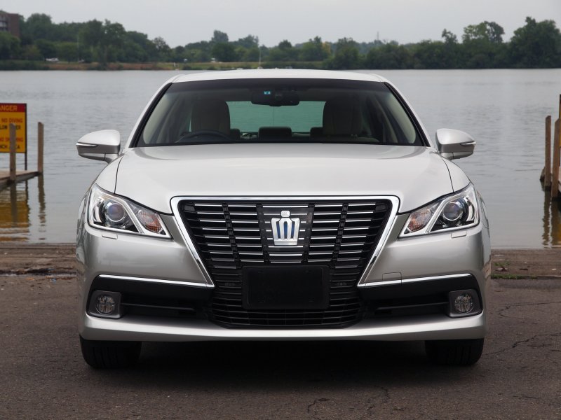 Toyota Crown Royal