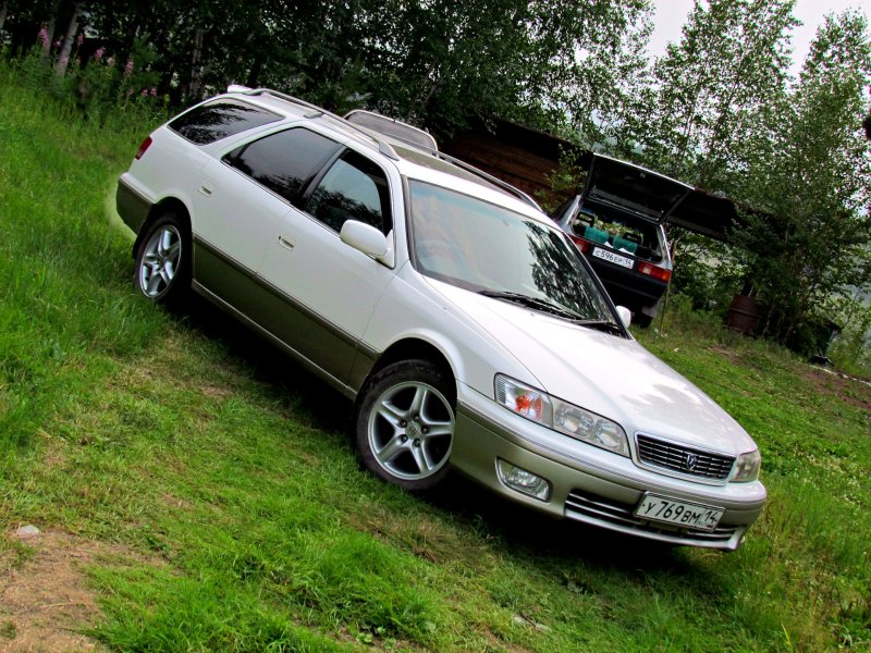 Toyota Mark 2 Qualis