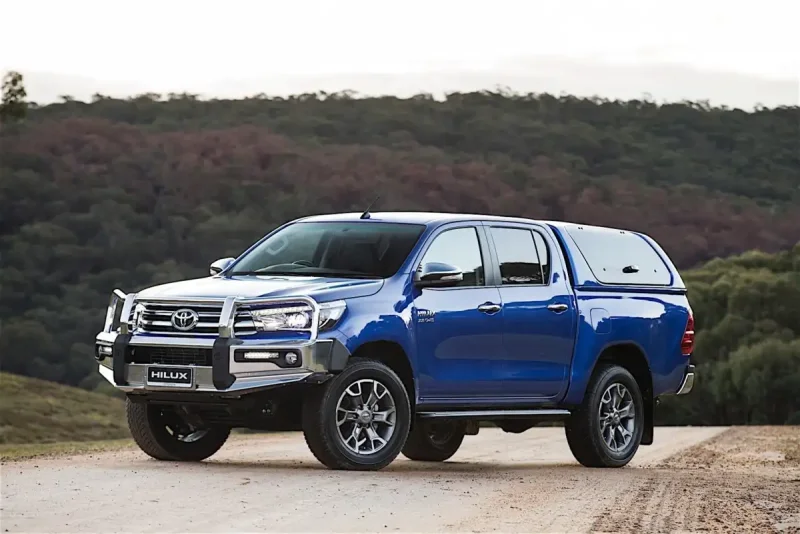 Тойота Hilux 2016