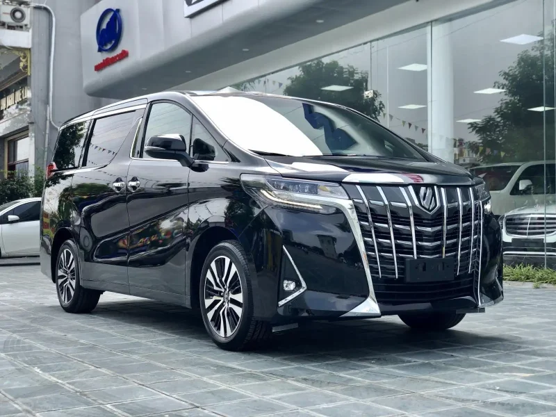 Минивэн Тойота Alphard 2022