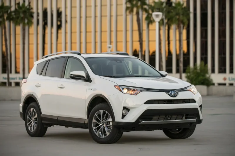 Toyota rav4 белая