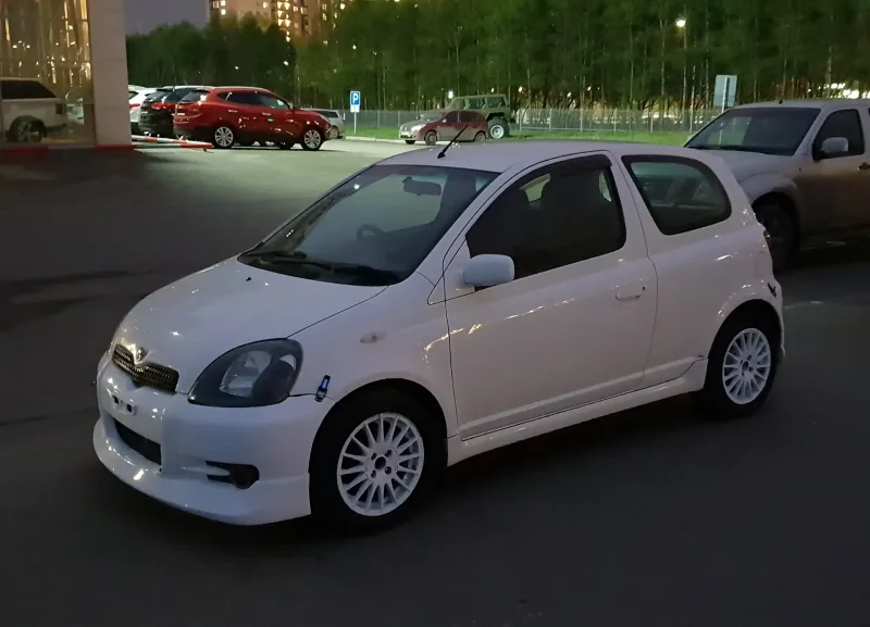 Toyota Vitz RS 2001