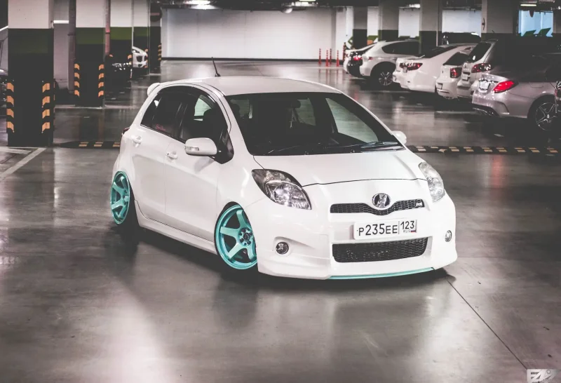 Toyota Vitz 2001 stance