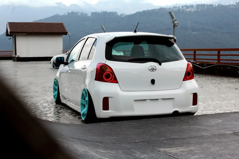 Toyota Vitz стенс