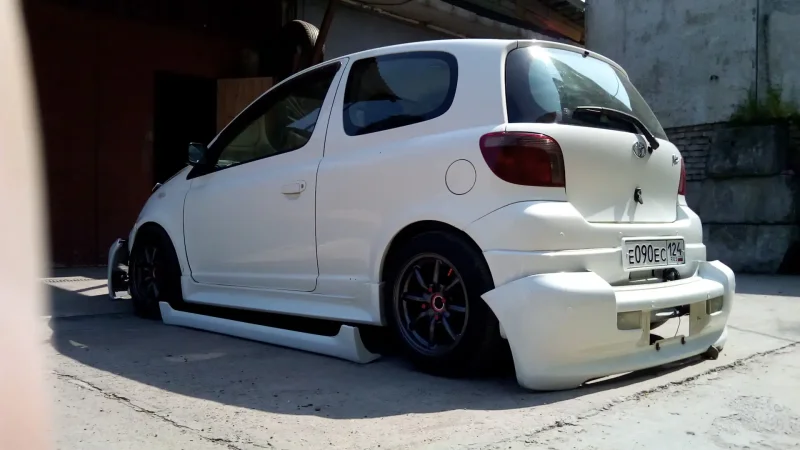 Toyota Vitz, 2001 в обвесе