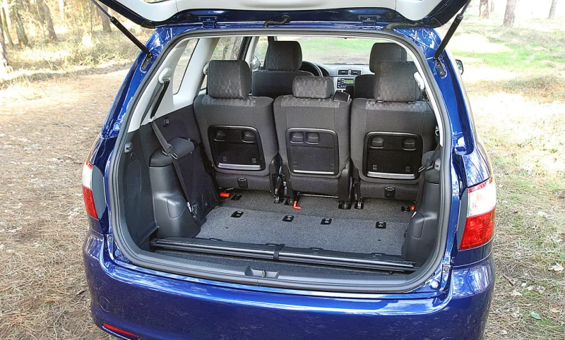 Toyota Avensis Verso багажник
