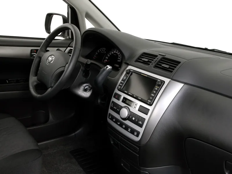 Toyota Авенсис версо 2004 салон
