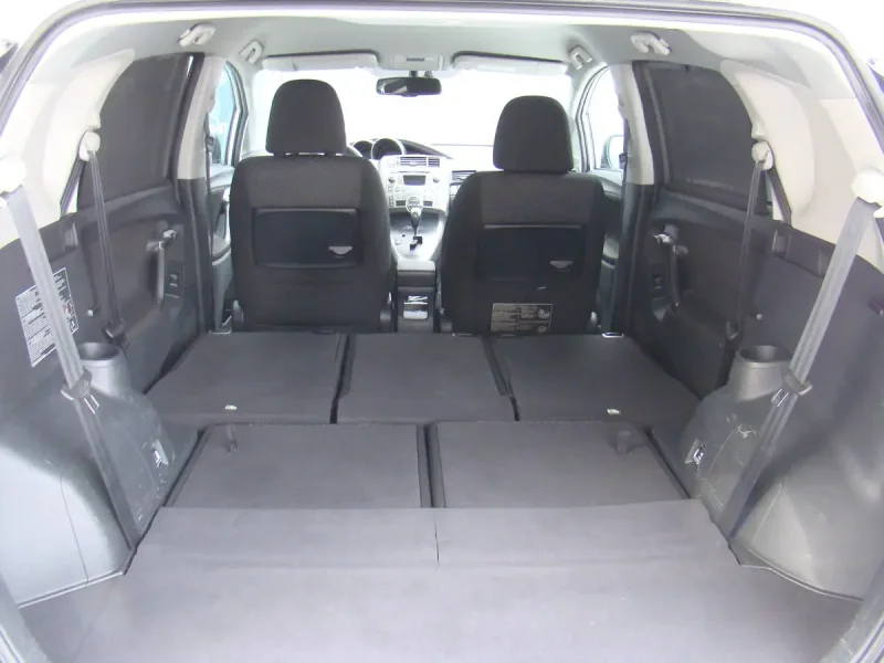Toyota Avensis Verso 2004 багажник