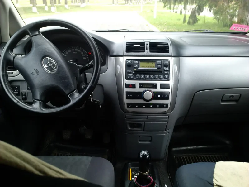 Toyota Corolla Verso 2007 2.2 салон
